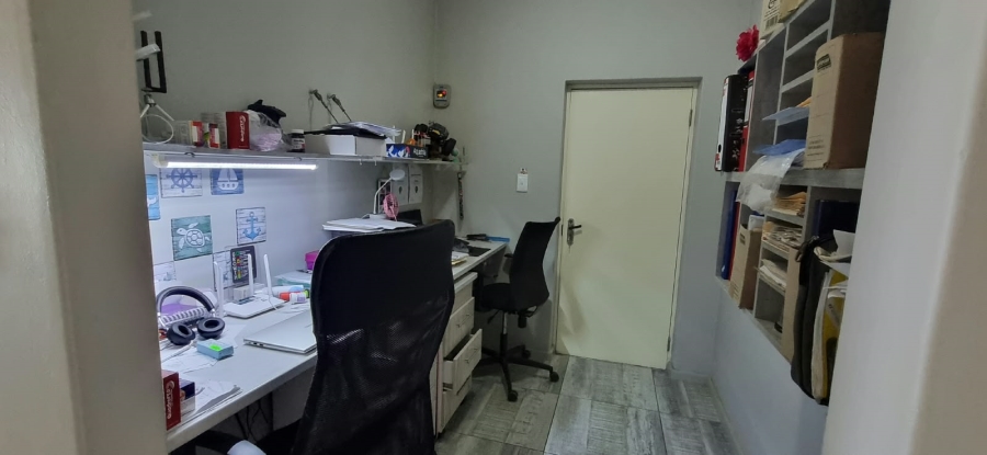 2 Bedroom Property for Sale in Hoogland Western Cape